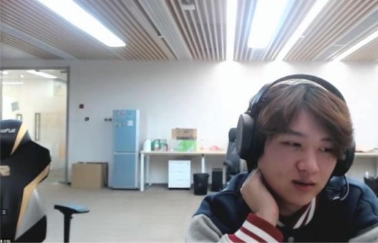 ROG XBOX 掌机 X 评测：游戏与性能的完美平衡